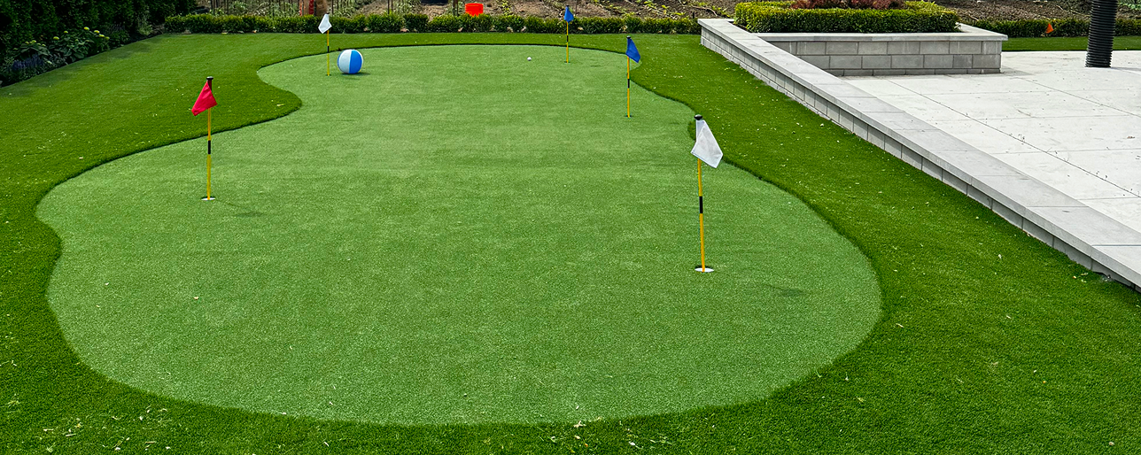 Premium eco-friendly artificial turf putting green